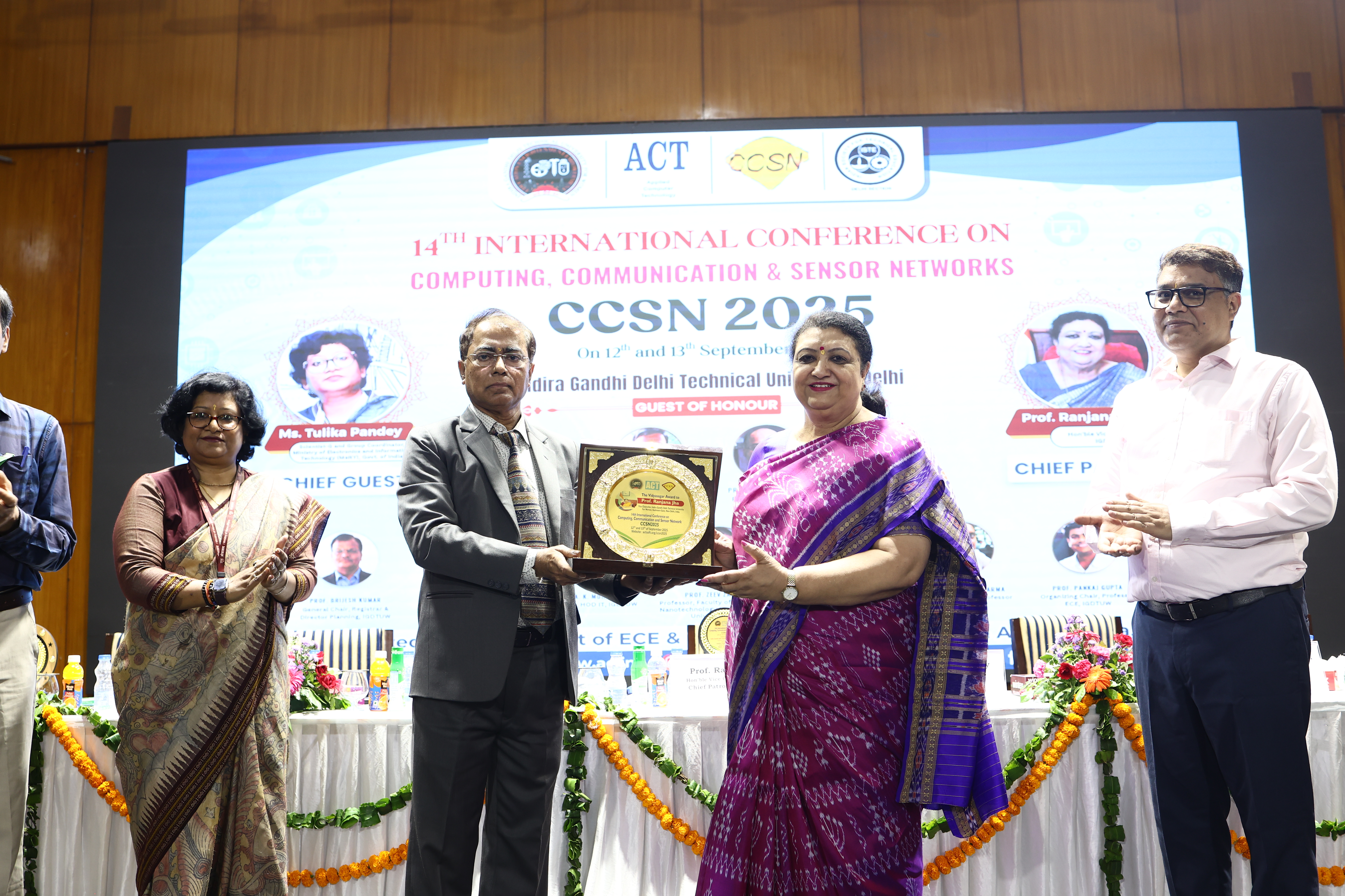 CCSN2025: Prof. Ranjana Jha Receiving Vidyasagar Award from Prof. Dulal Acharjee.